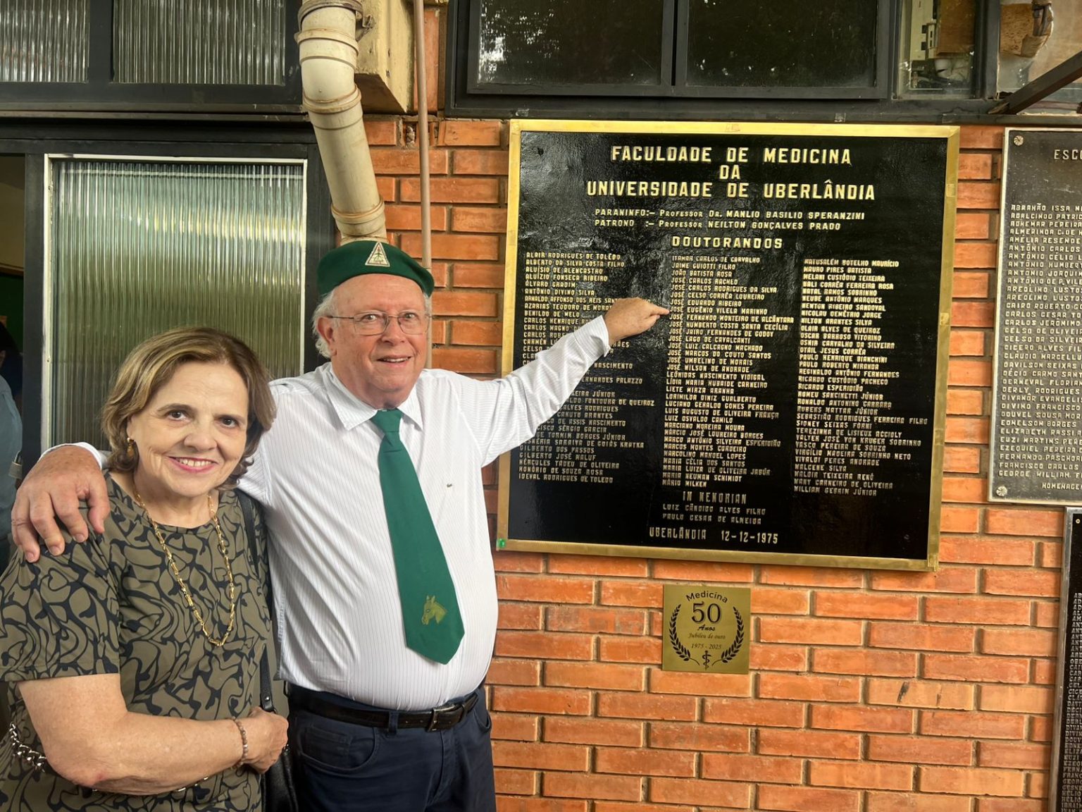 Thumbnail for blog Médico de Varginha celebra 50 anos de formatura na Federal de Uberlândia